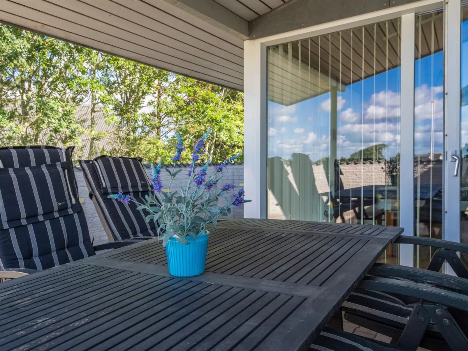 "Anselma" - 800m to the fjord-Buiten