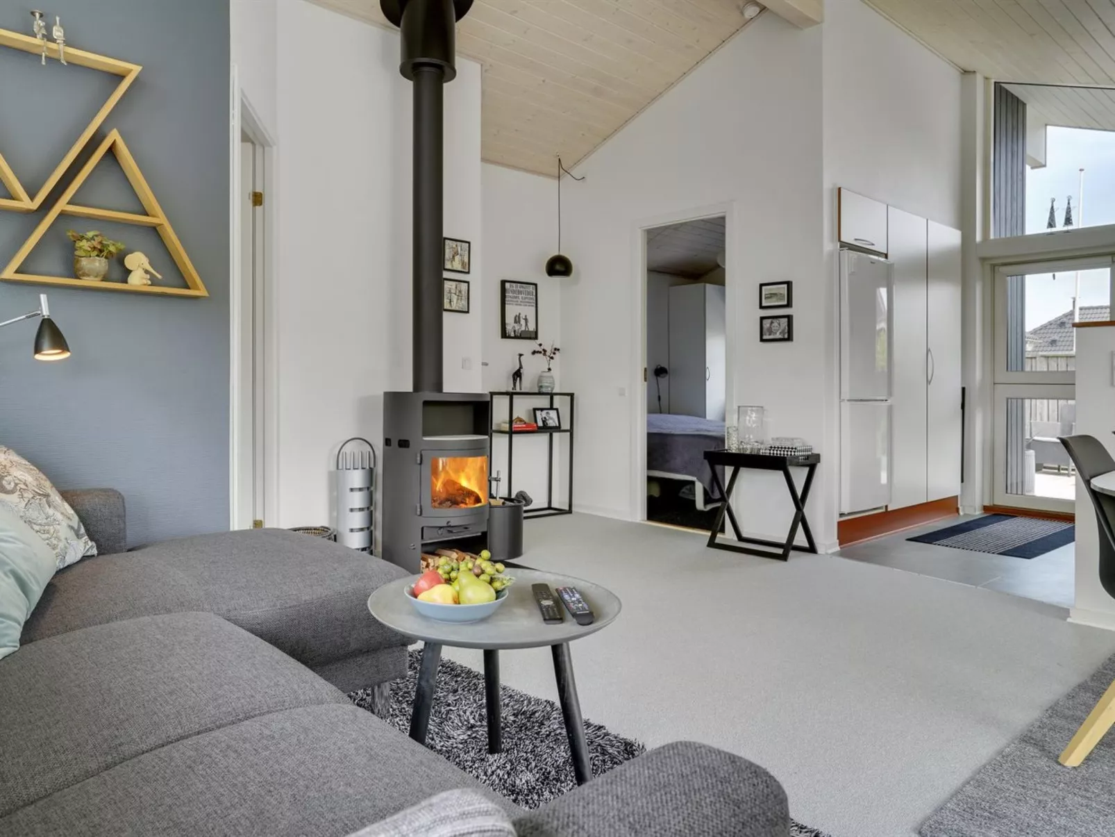 "Sjarlotte" - 100m from the sea-Binnen