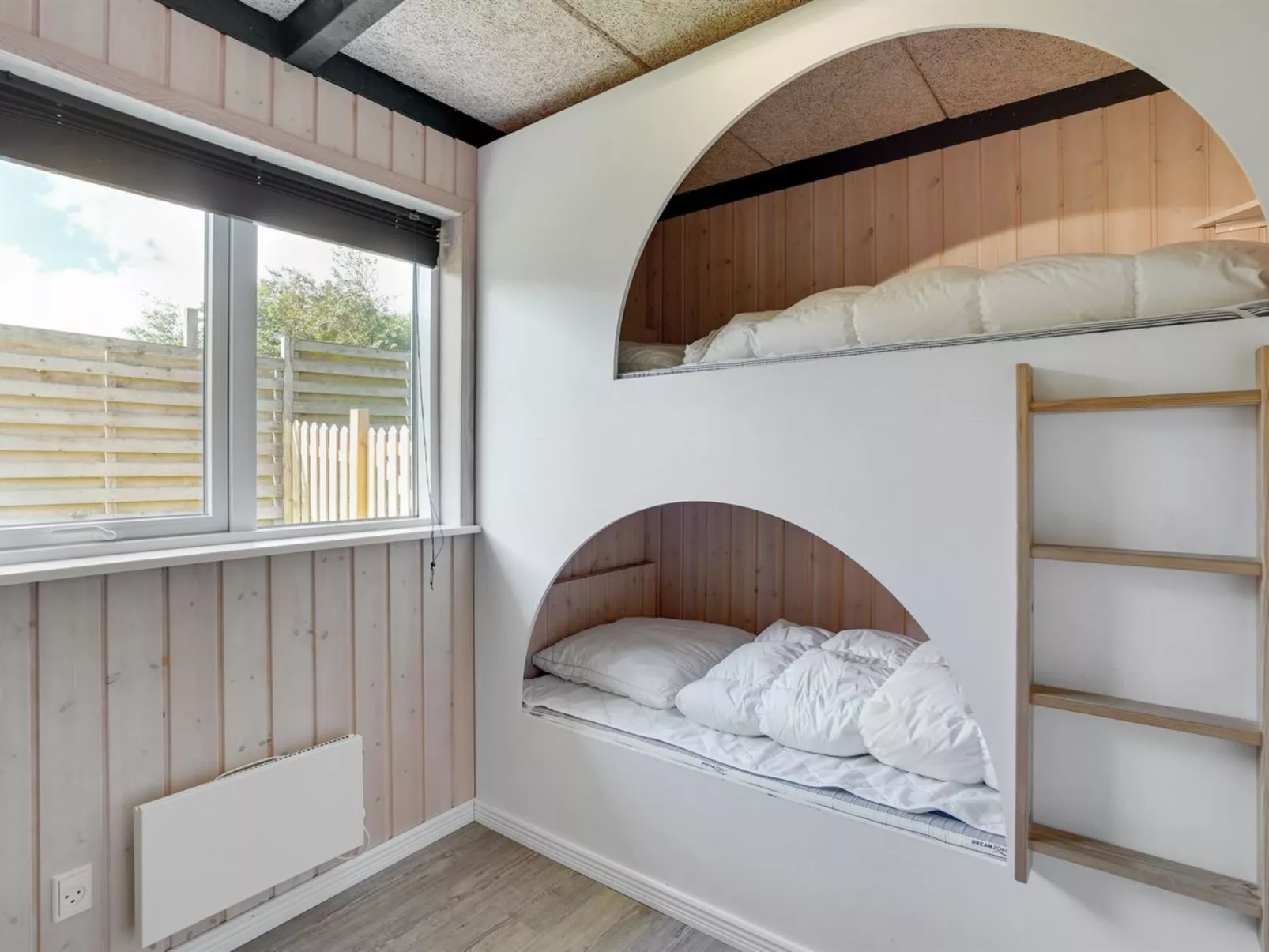 "Dagne" - 400m to the fjord-Binnen