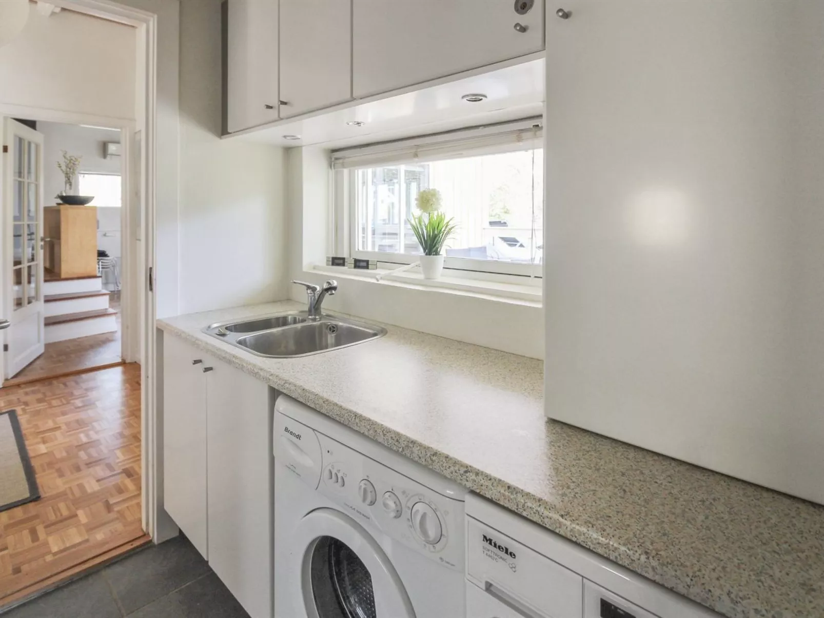 "Christella" - 200m from the sea-Binnen