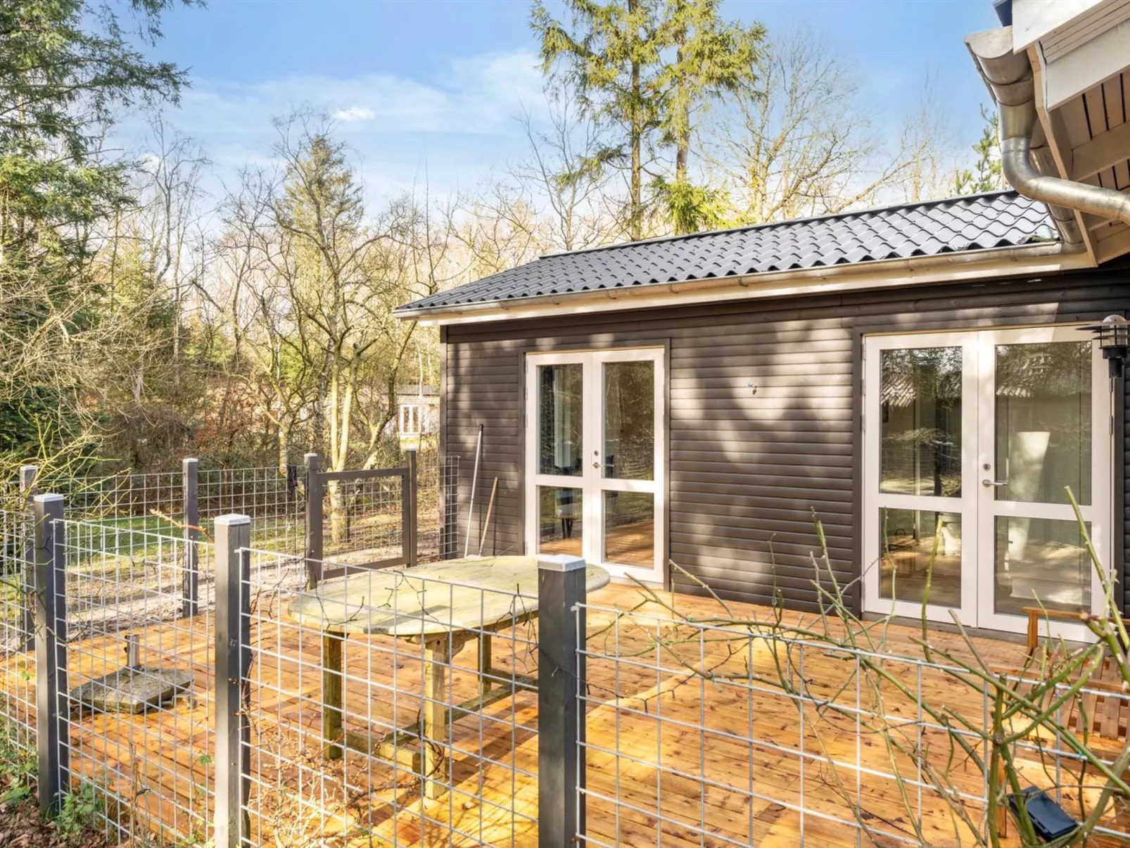 "Milan" - 250m to the fjord-Buiten