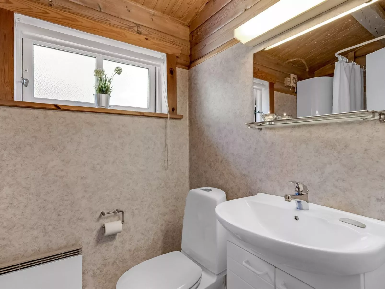 "Yaris" - 800m to the fjord-Binnen