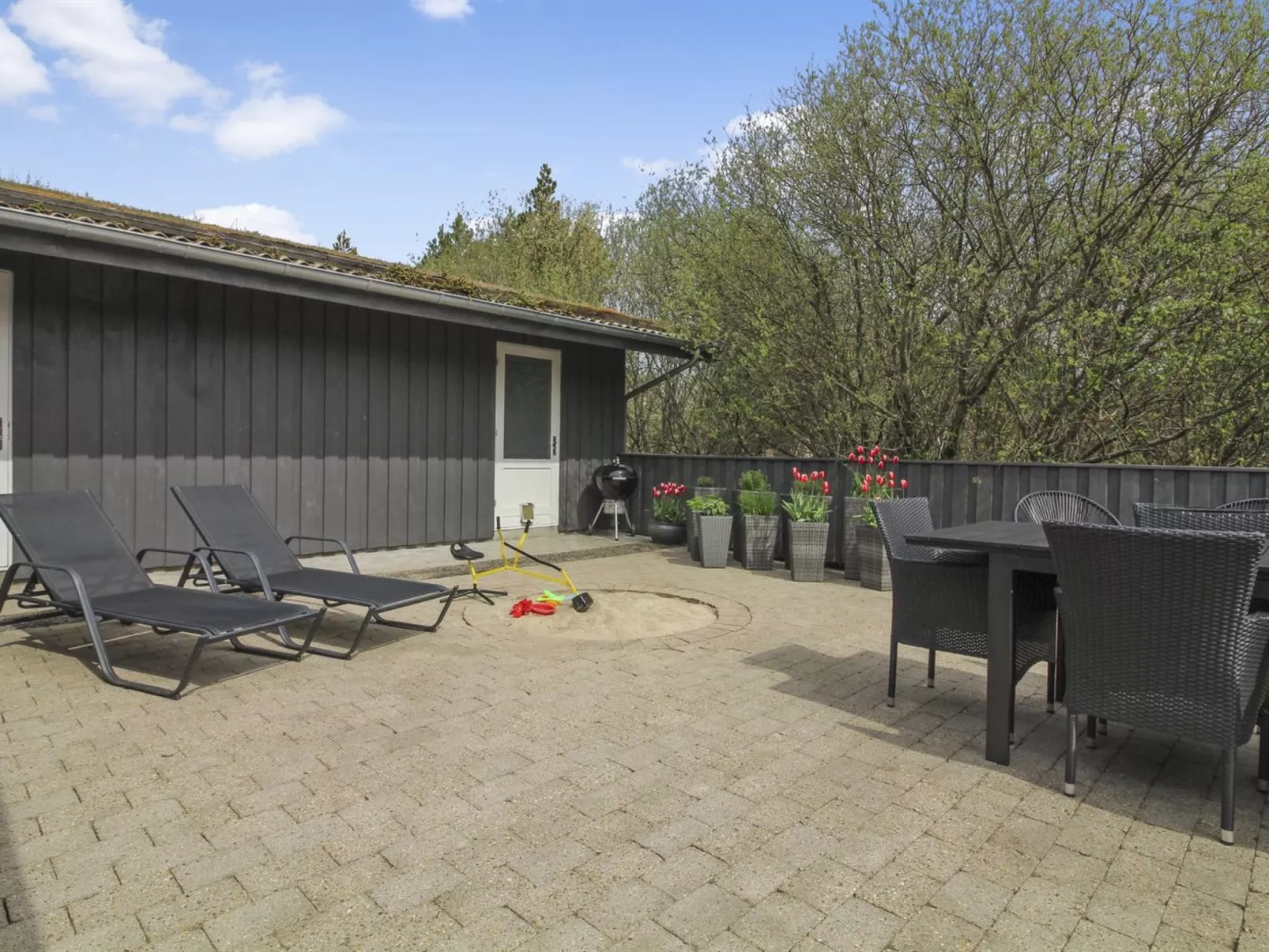 "Vieno" - 2.6km from the sea-Buiten