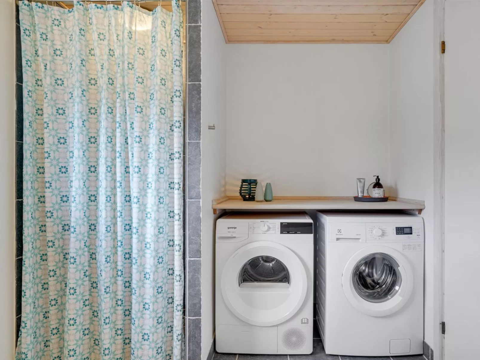 "Daina" - 400m to the fjord-Binnen