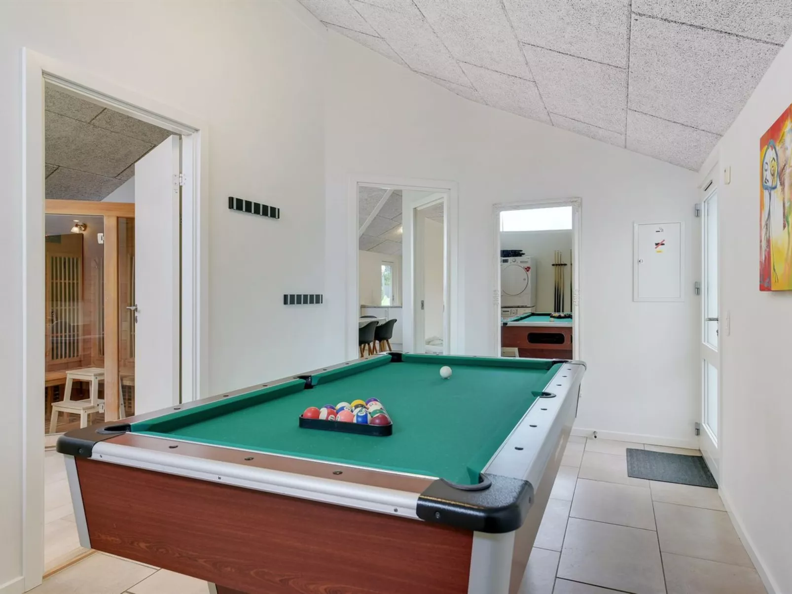 "Finja" - 500m from the sea-Binnen