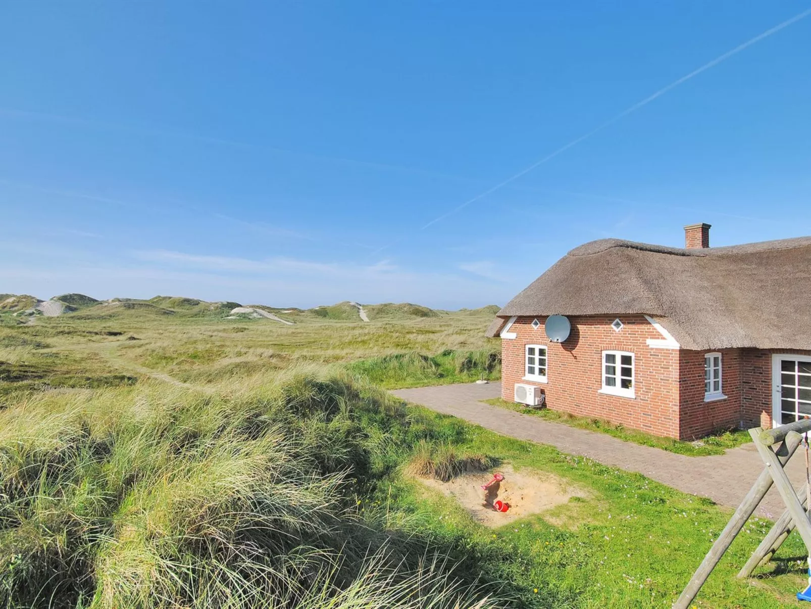 "Skuli" - 200m from the sea-Buiten