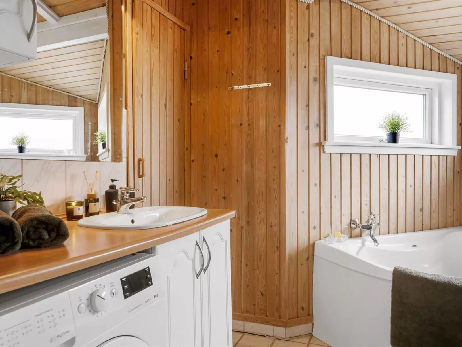 "Aja" - 900m from the sea-Binnen