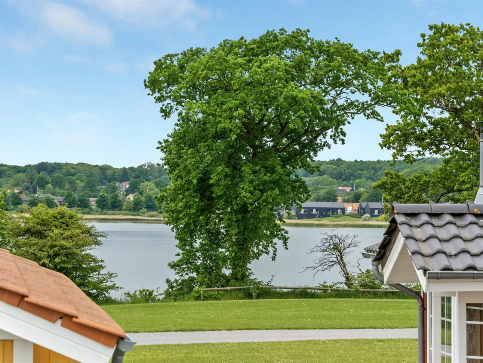 "Karina" - 150m to the fjord-Buiten