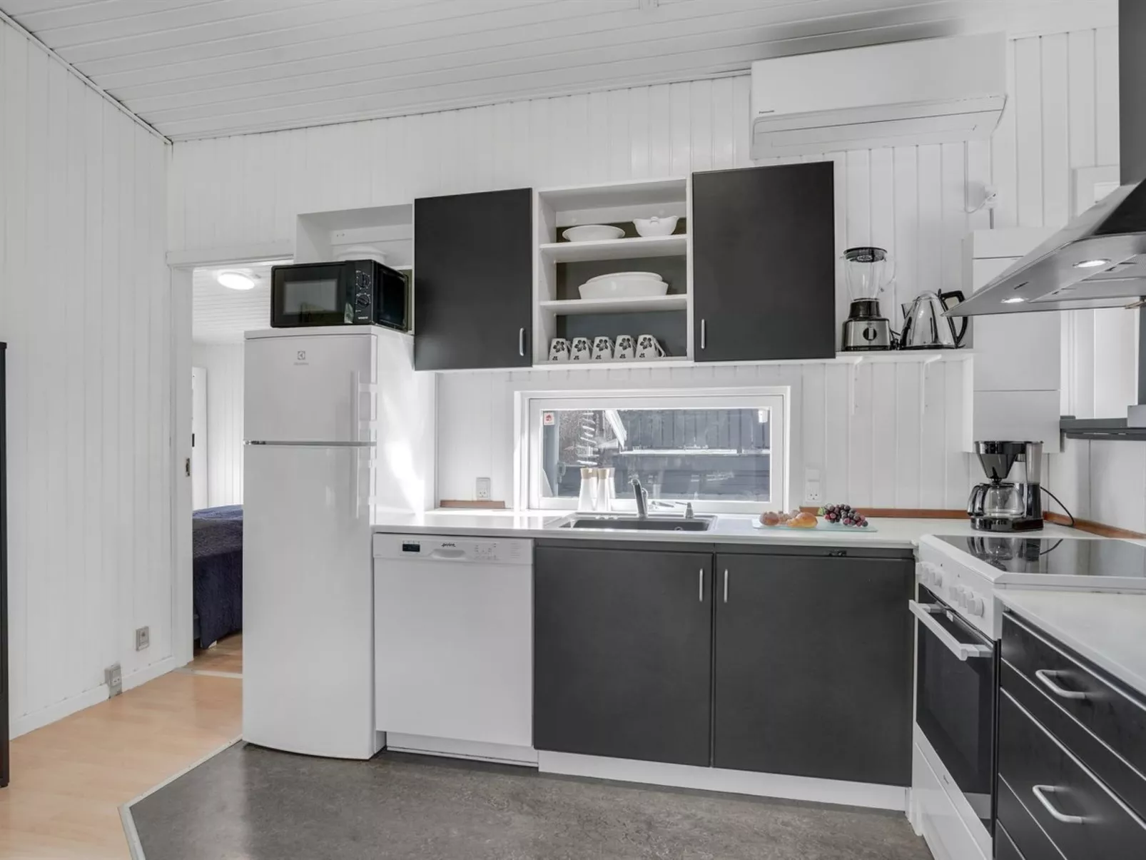 "Tiina" - 1km from the sea-Binnen