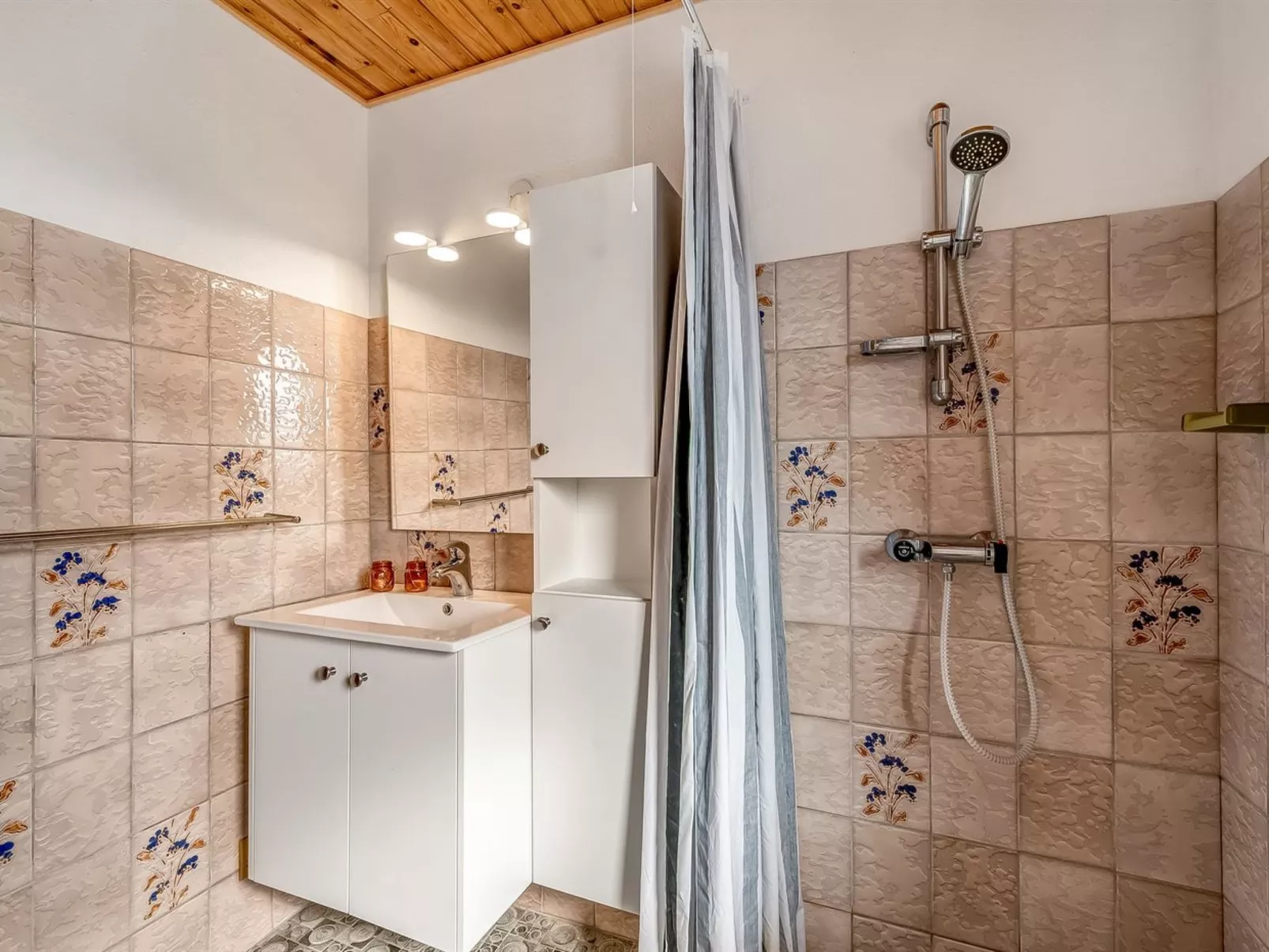 "Gundis" - 500m to the fjord-Binnen