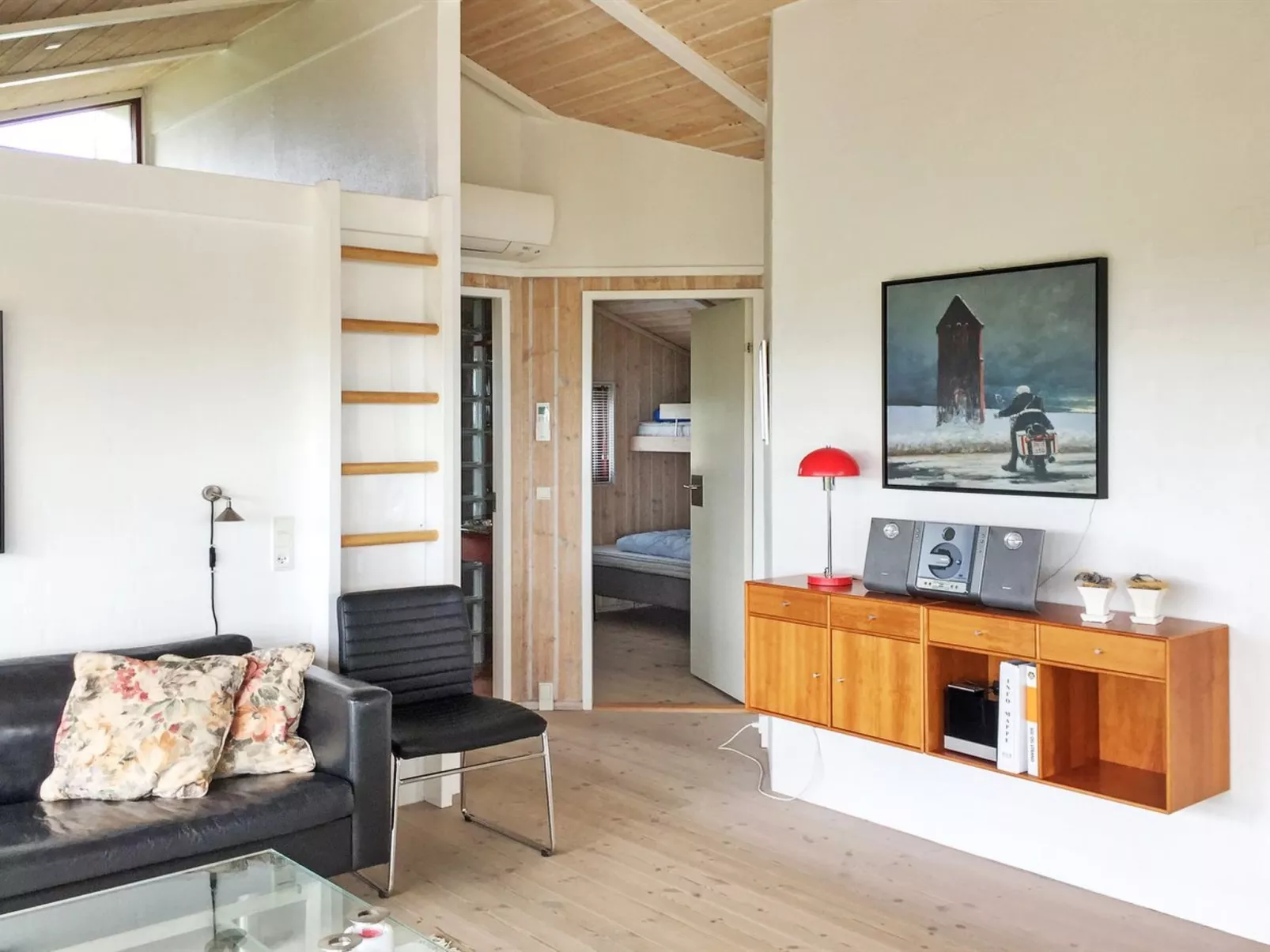 "Sigvalda" - 250m from the sea-Binnen