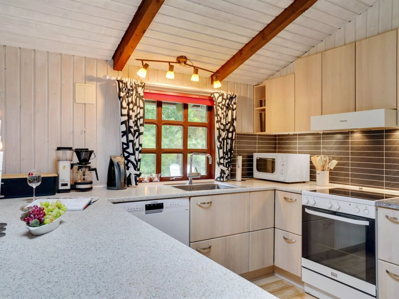 "Gail" - 400m to the fjord-Binnen