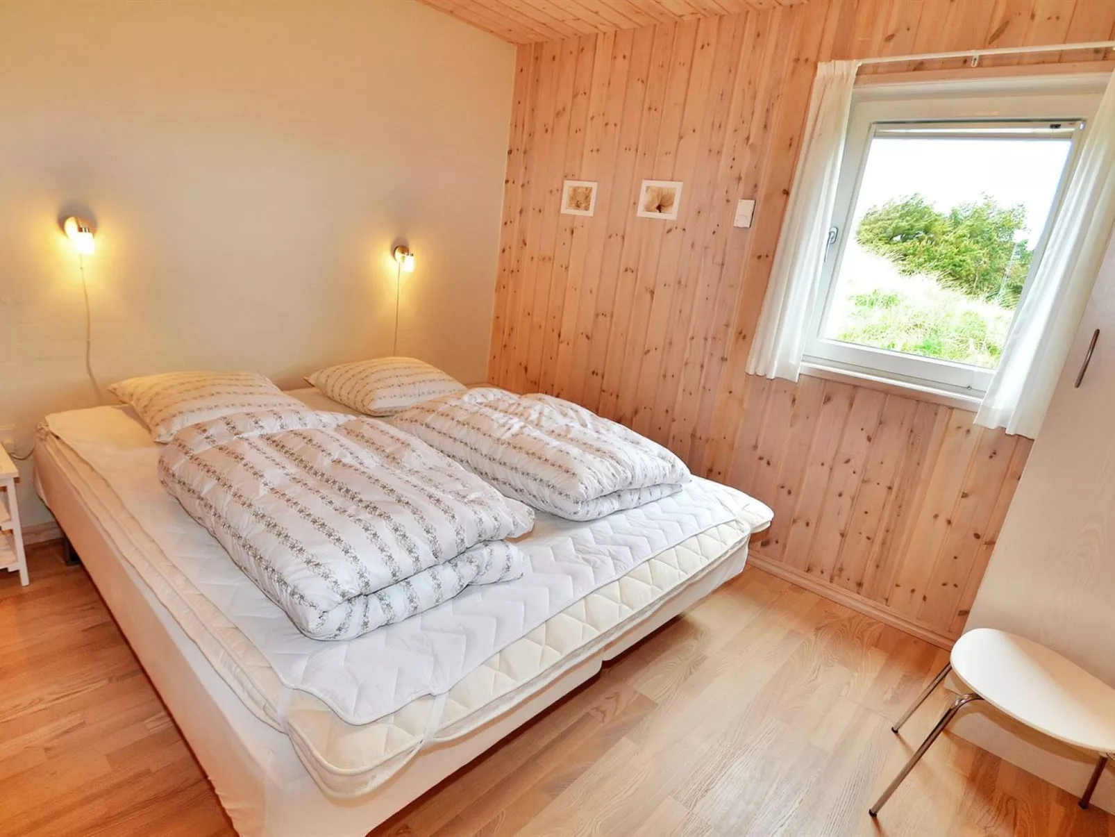 "Huno" - 400m from the sea-Binnen