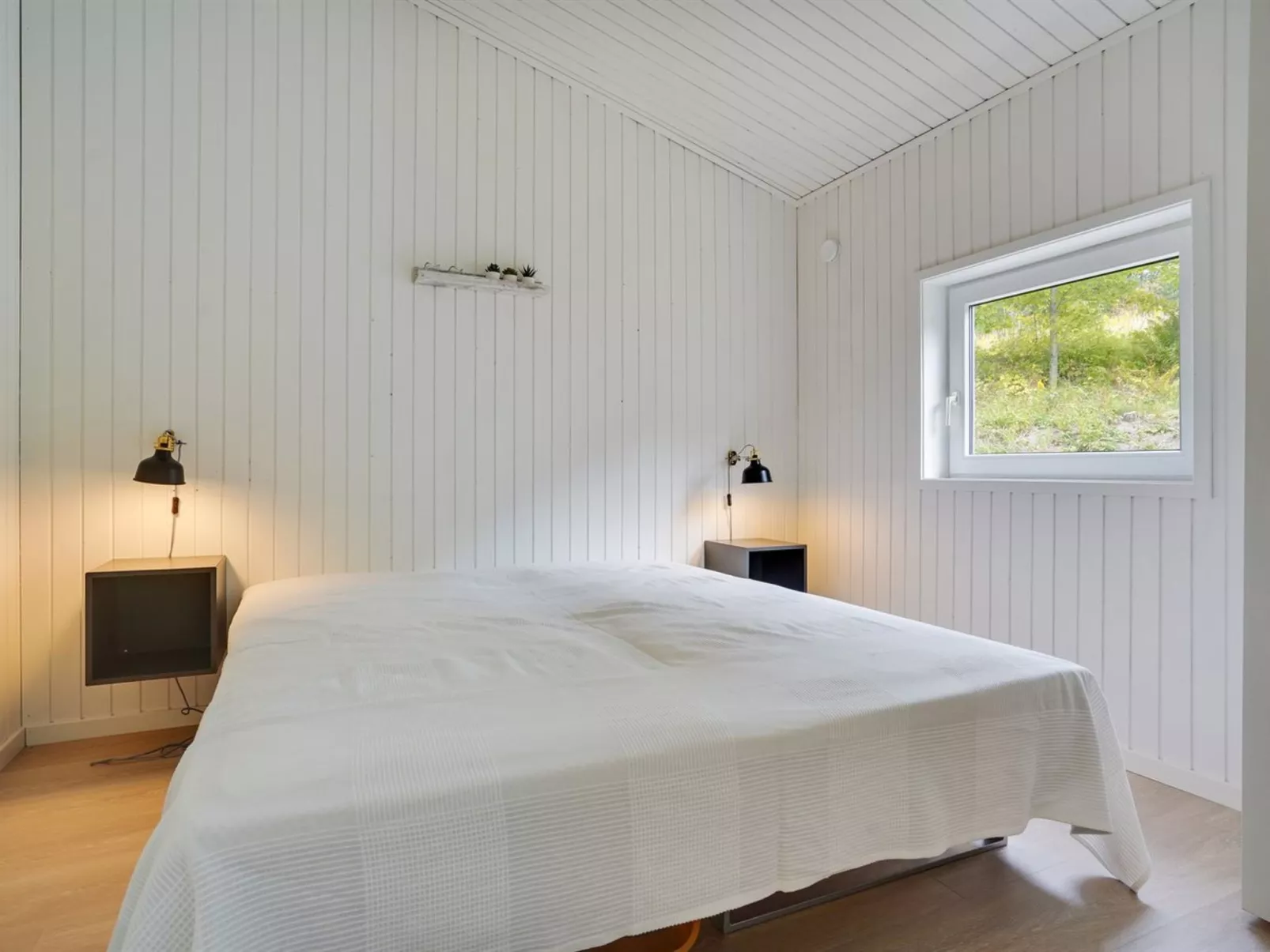 "Bjarki" - 800m from the sea-Binnen