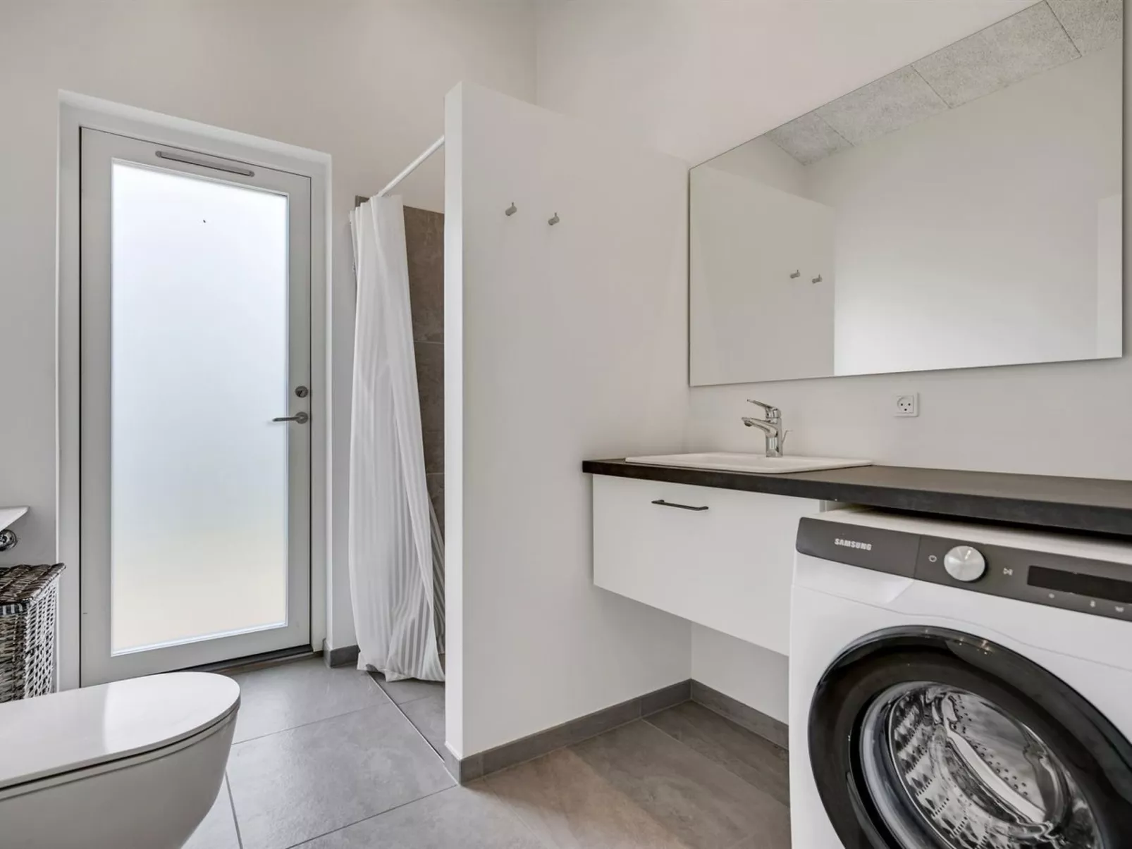 "Aatami" - 500m from the sea-Binnen