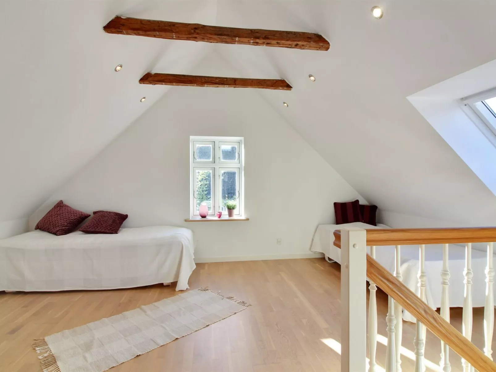 "Iara" - 6km from the sea-Binnen