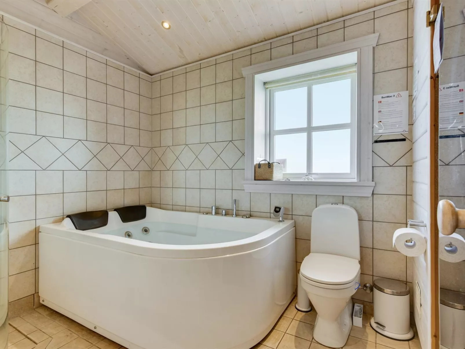 "Ruusu" - 300m from the sea-Binnen