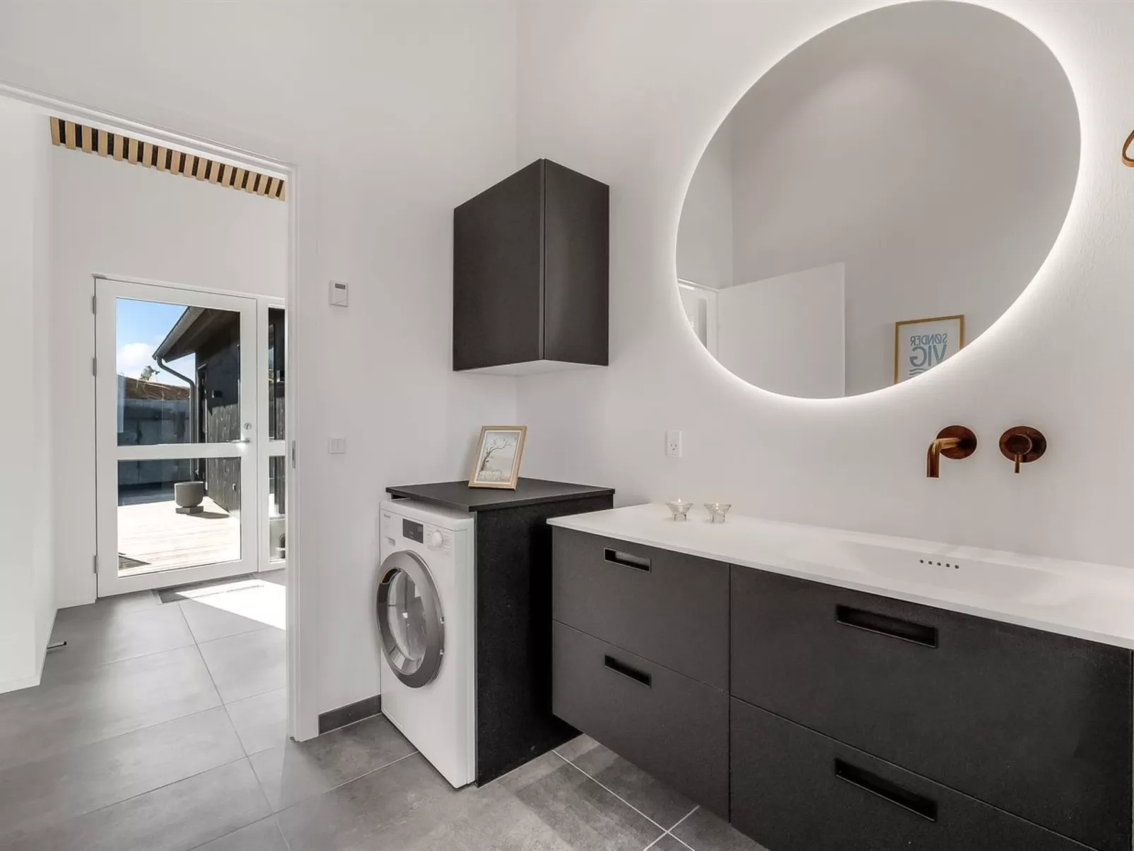 "Maximiliane" -  from the sea-Binnen