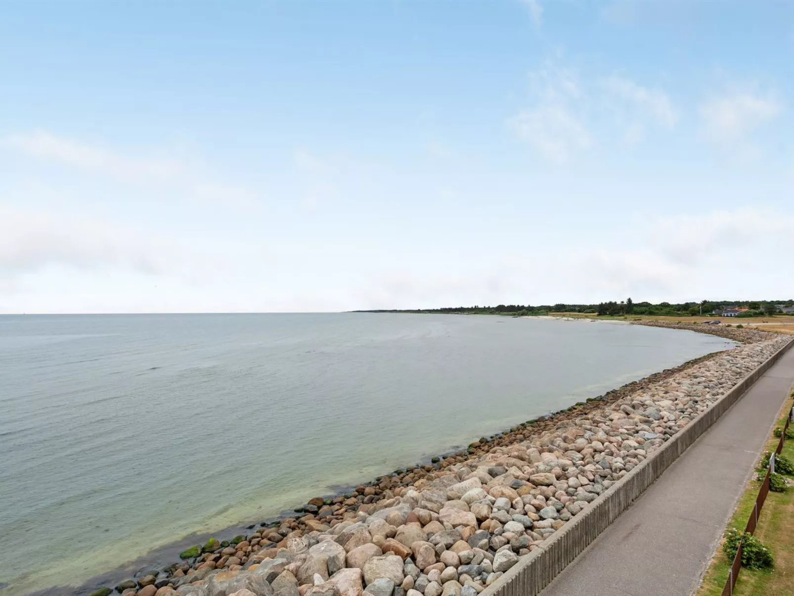 "Femme" - 15m from the sea-Buiten