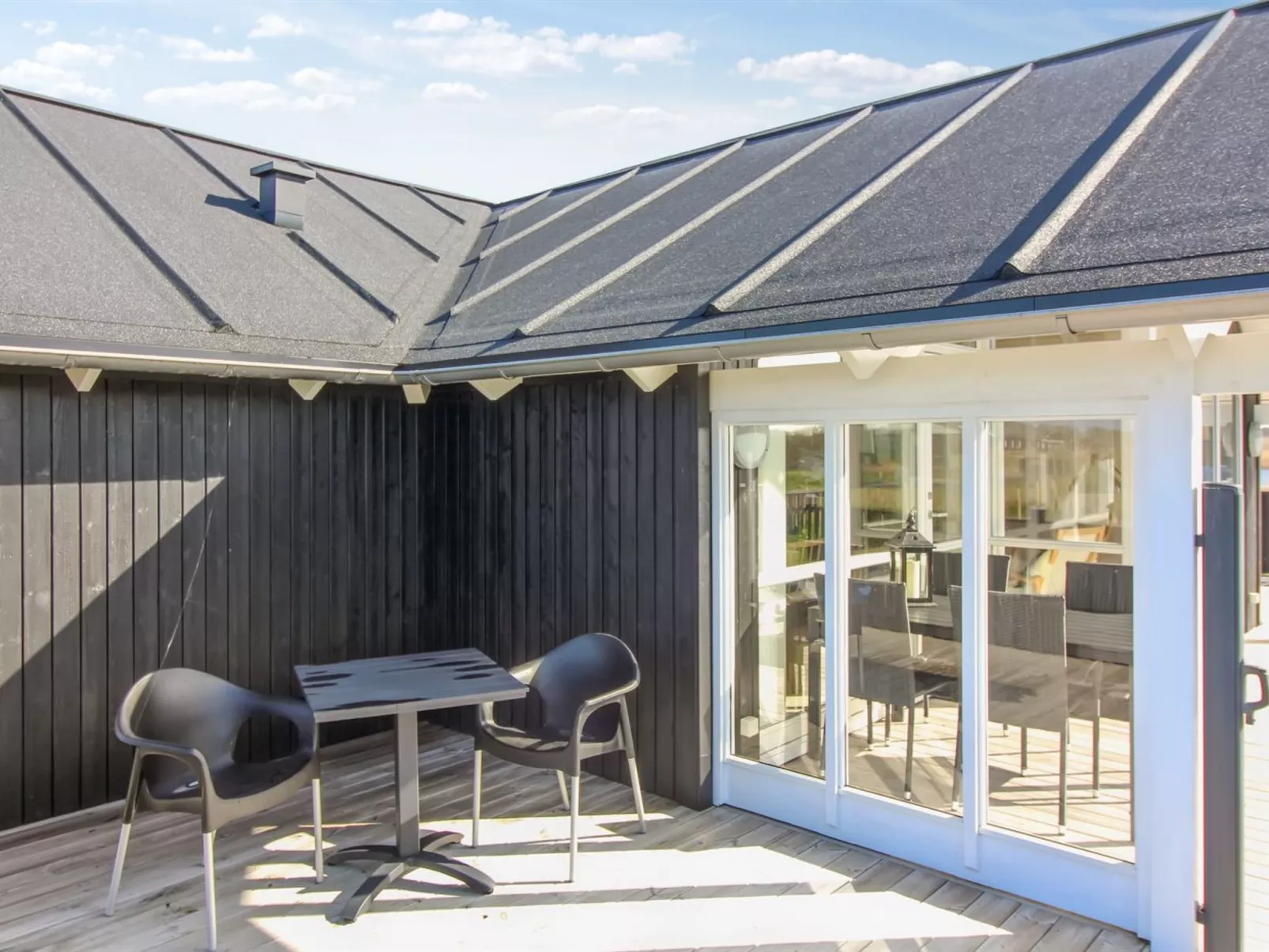 "Mirkka" - 1.5km from the sea-Buiten