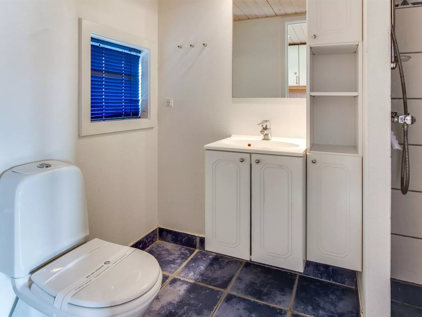 "Kajsa" - 50m from the sea-Binnen