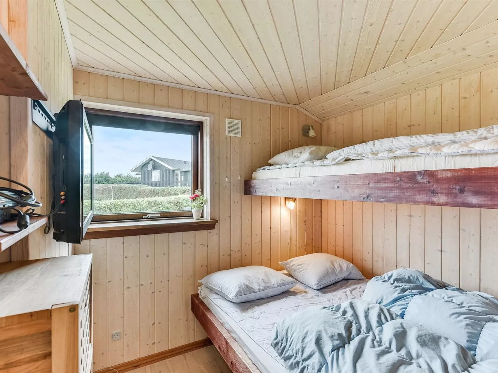 "Mervi" - 300m to the fjord-Binnen