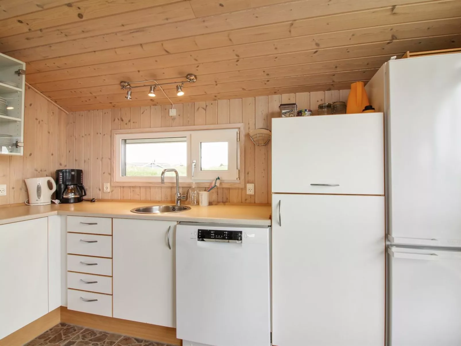 "Fanija" - 200m from the sea-Binnen