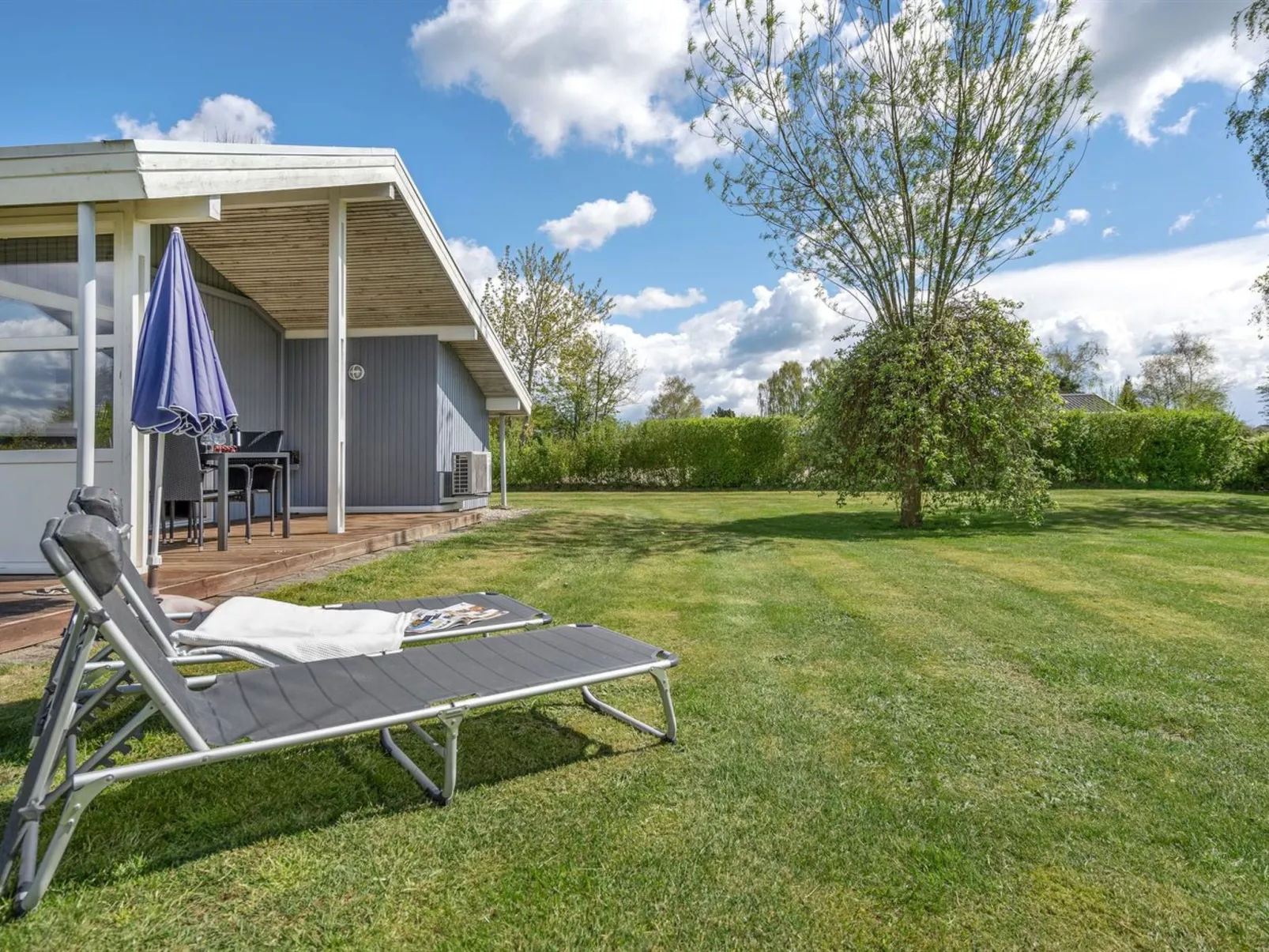 "Denahi" - 400m to the fjord-Buiten