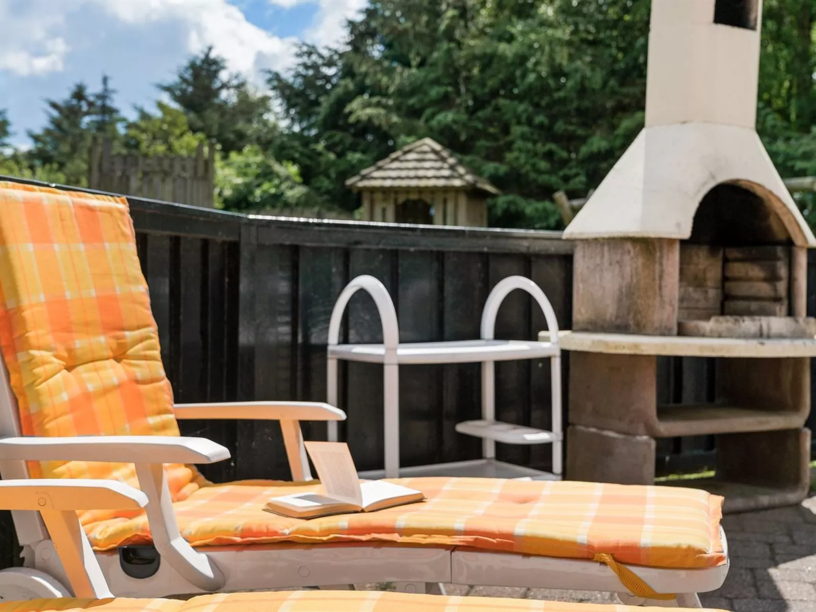 "Hemming" -  from the sea-Buiten