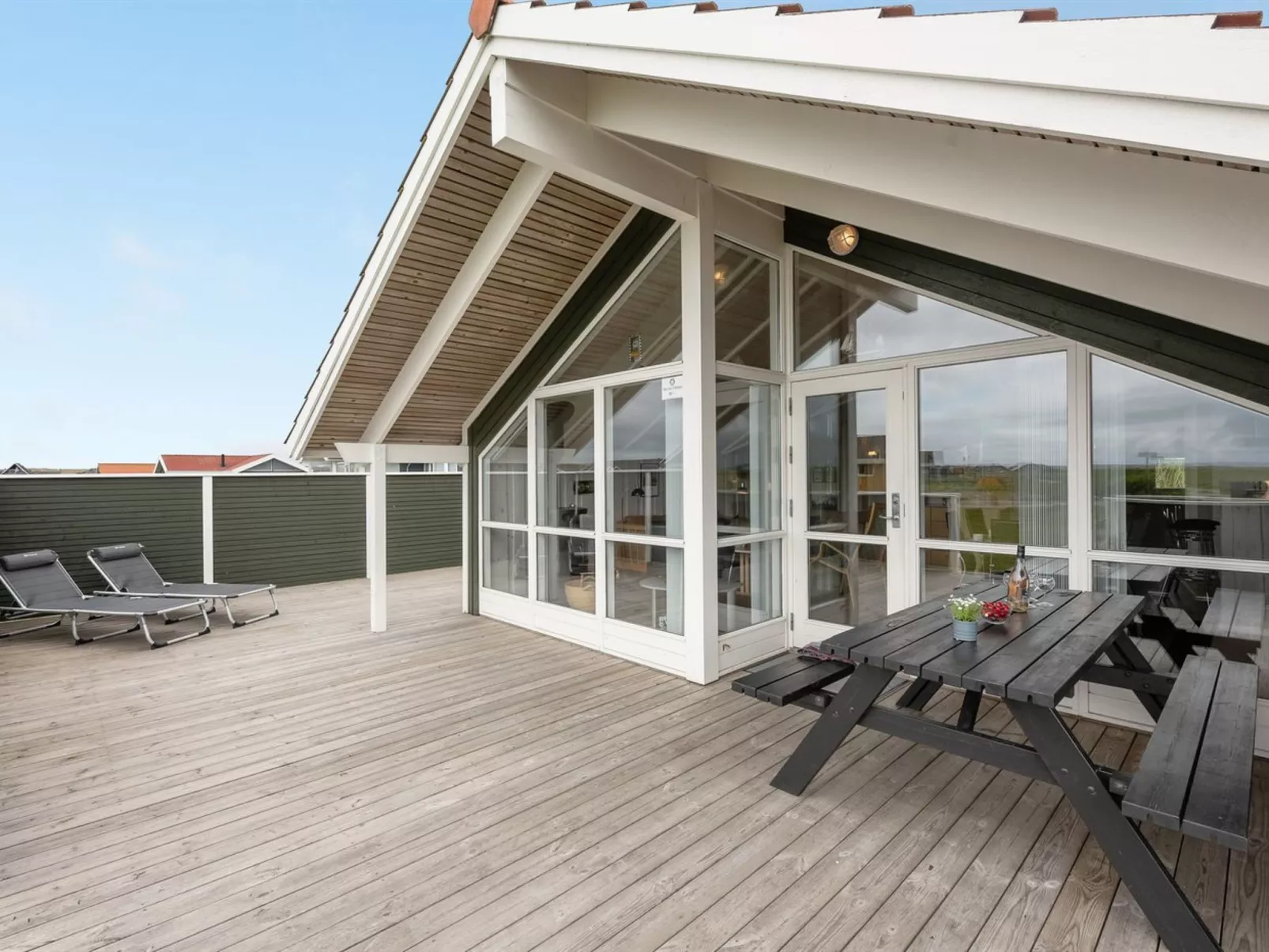 "Valea" - 300m to the fjord-Buiten