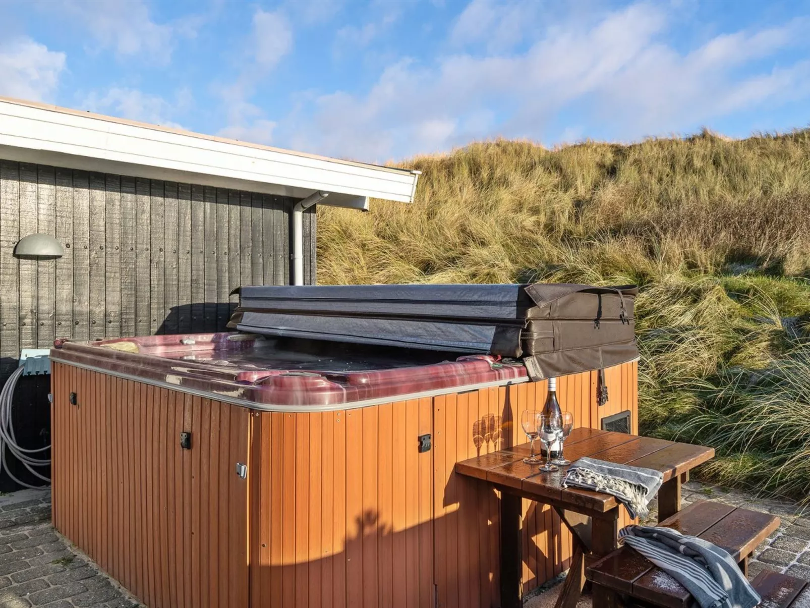 "Assa" -  from the sea-Binnen