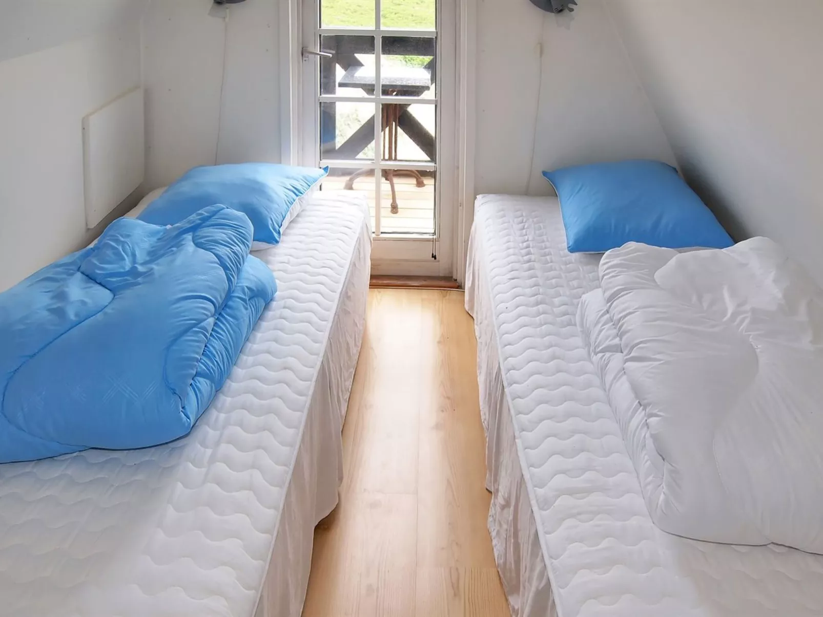 "Analia" -  from the sea-Binnen