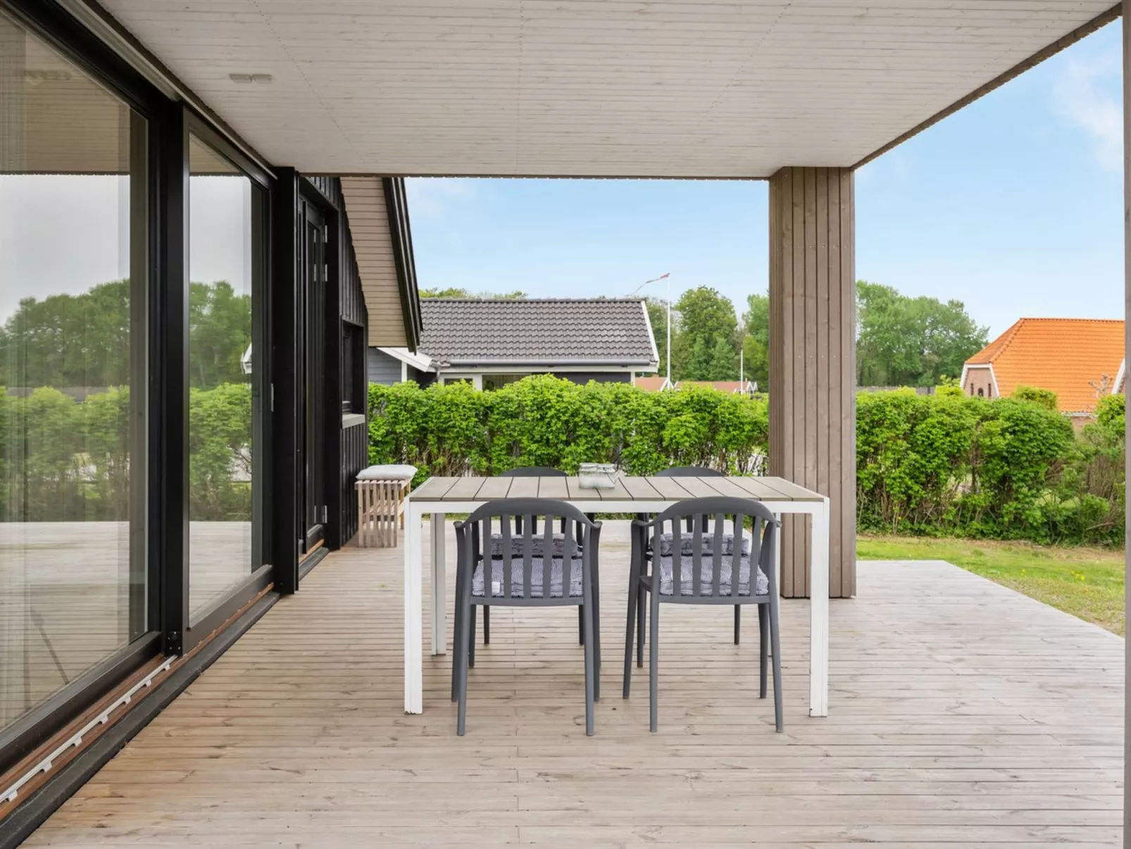 "Ely" - 300m from the sea-Buiten