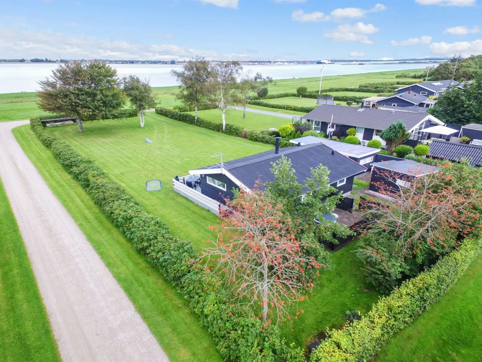 "Ilya" - 90m to the fjord-Buiten