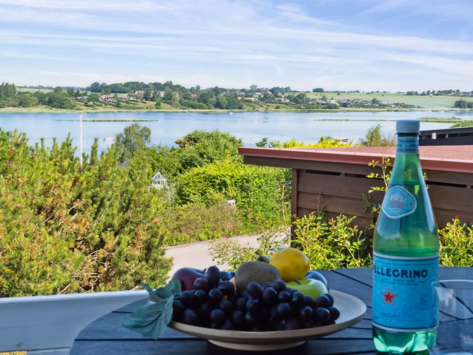 "Eleana" - 300m to the fjord-Buiten