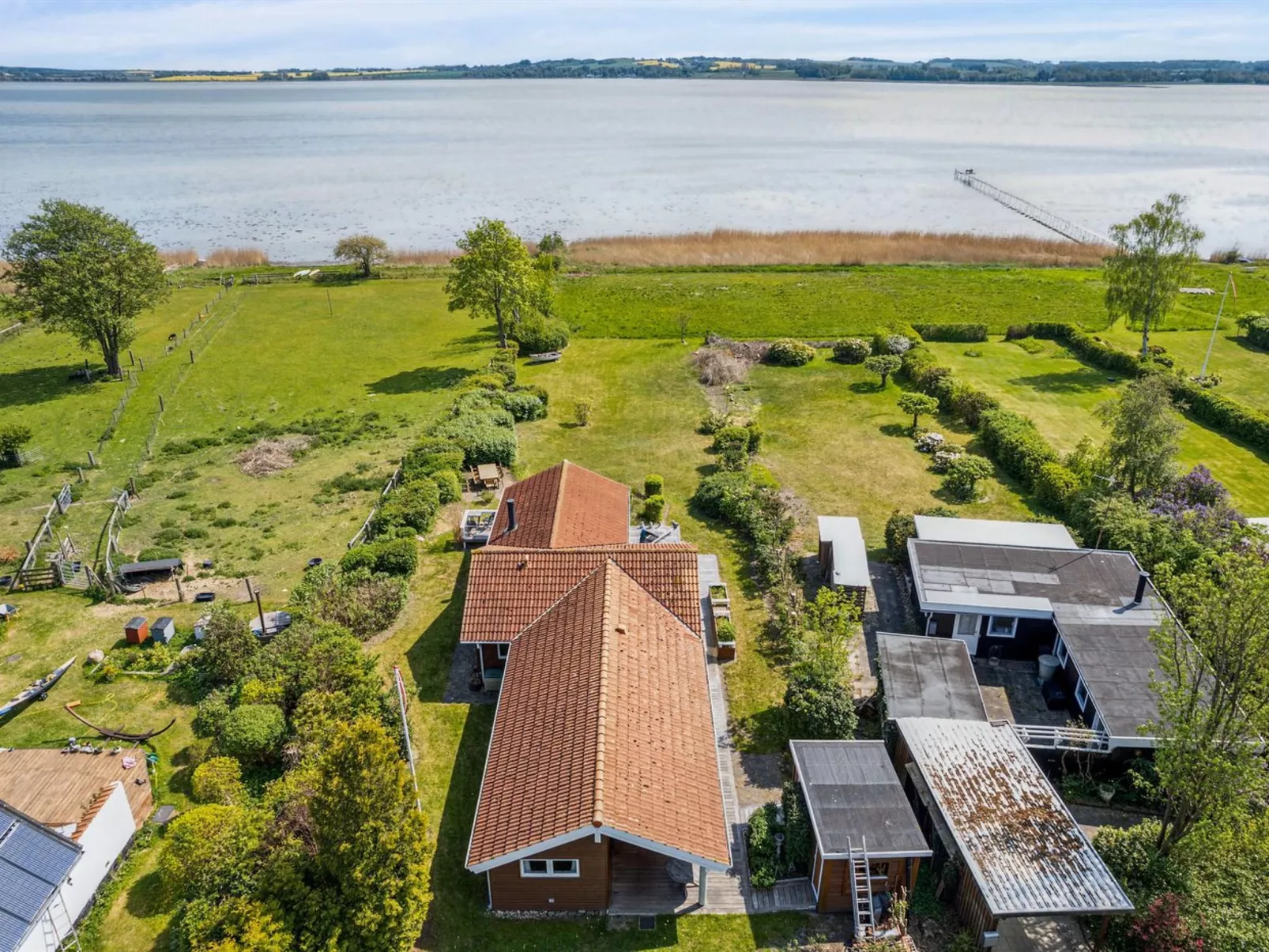 "Brunman" - 10m to the fjord-Buiten