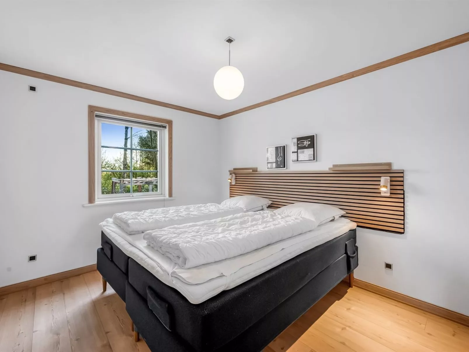 "Adelia" - 850m to the fjord-Binnen