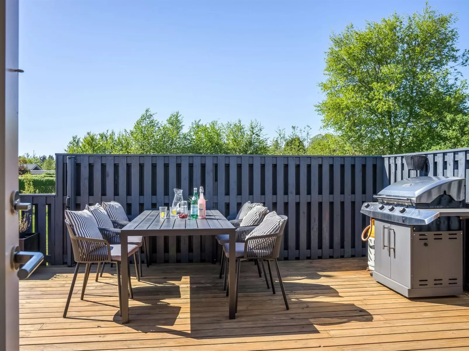 "Bryti" - 500m from the sea-Buiten