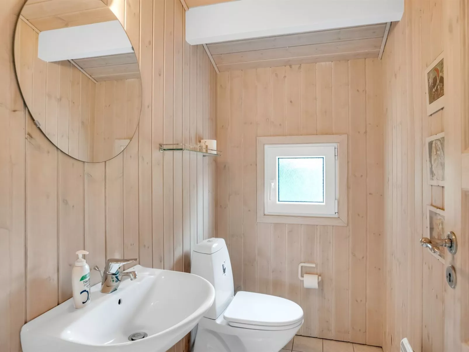 "Tineke" - 800m from the sea-Binnen