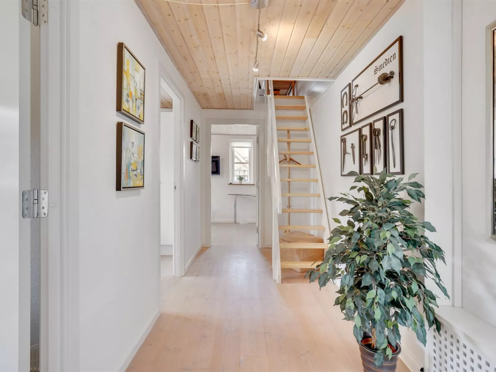 "Marno" - 500m from the sea-Binnen