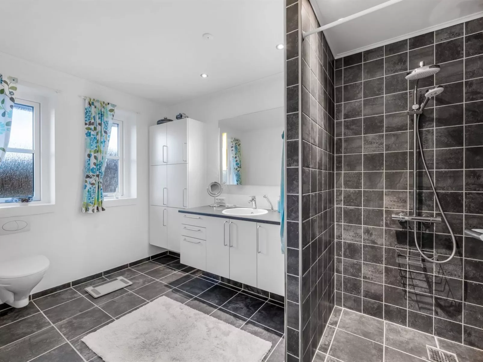 "Elsi" - 1.3km from the sea-Binnen