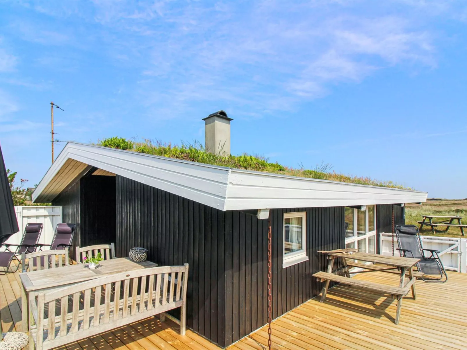 "Scarlett" - 300m from the sea-Buiten