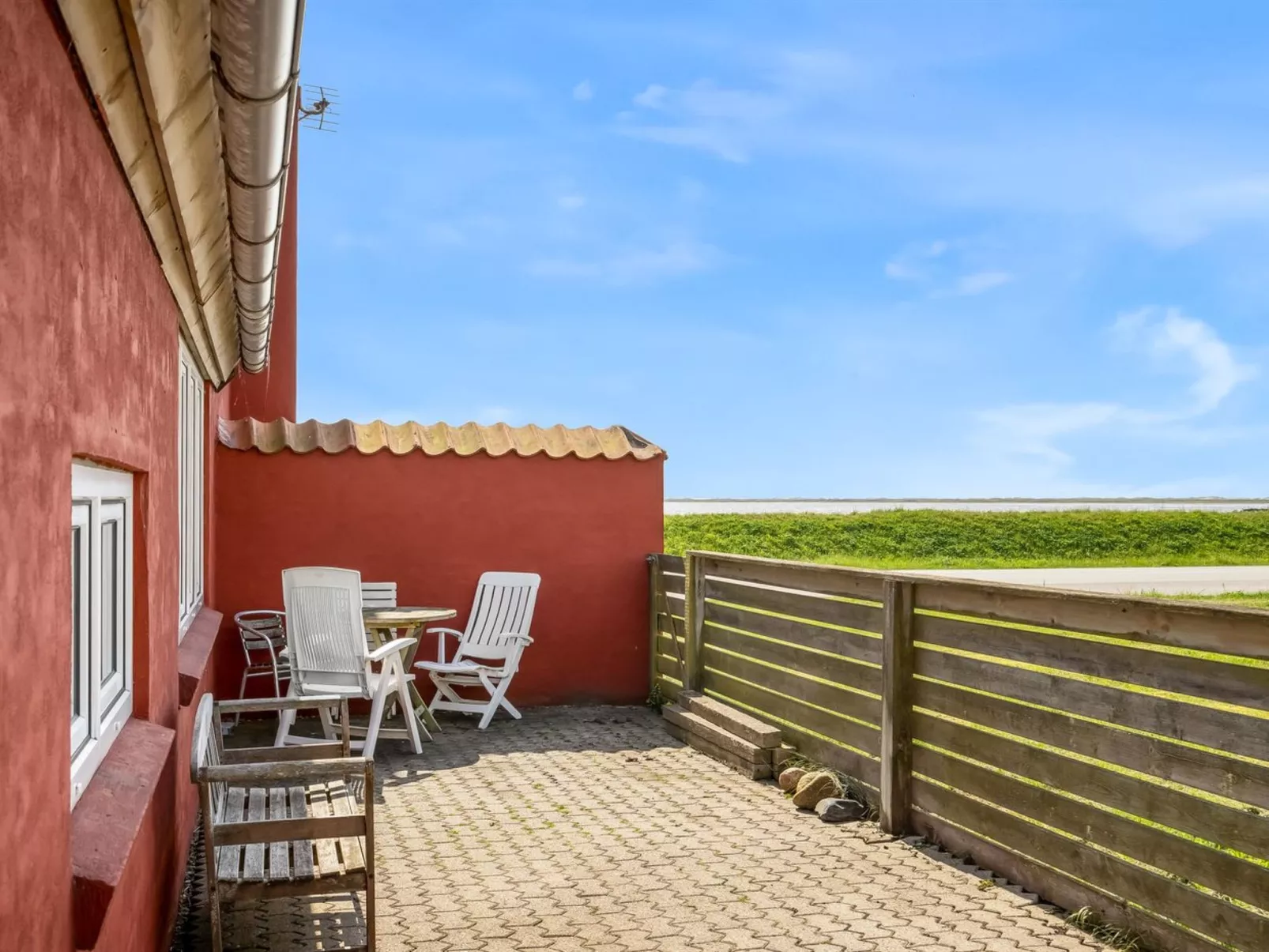 "Edvardsine" - 20m to the fjord-Buiten