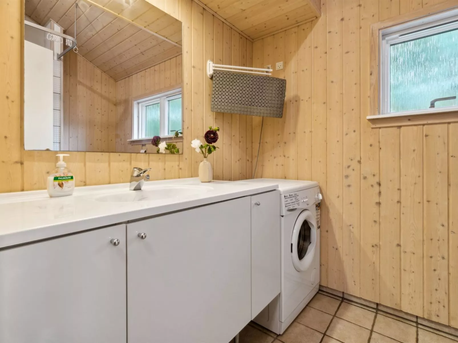 "Ava" - 850m from the sea-Binnen