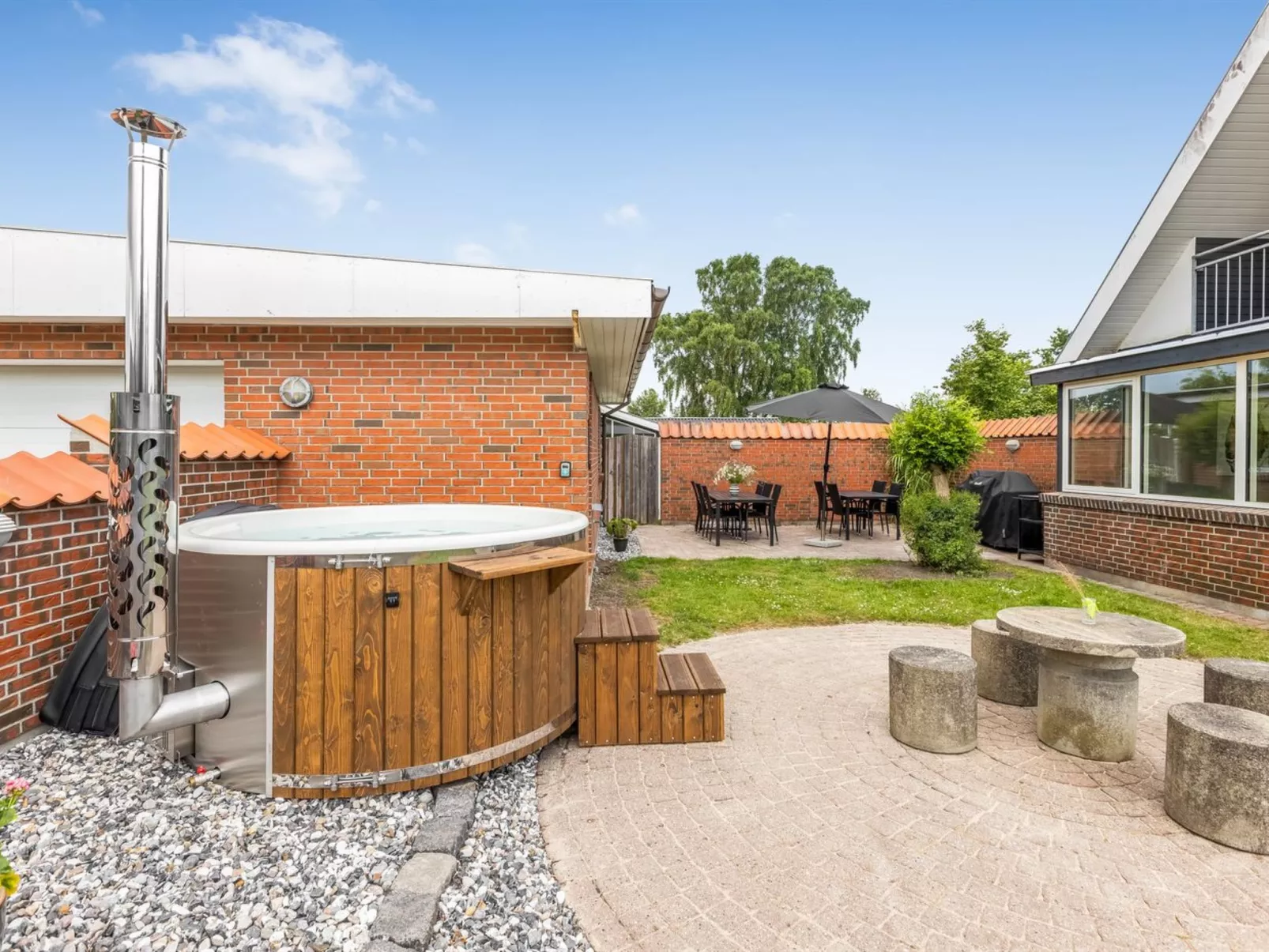 "Sissela" -  from the sea-Binnen