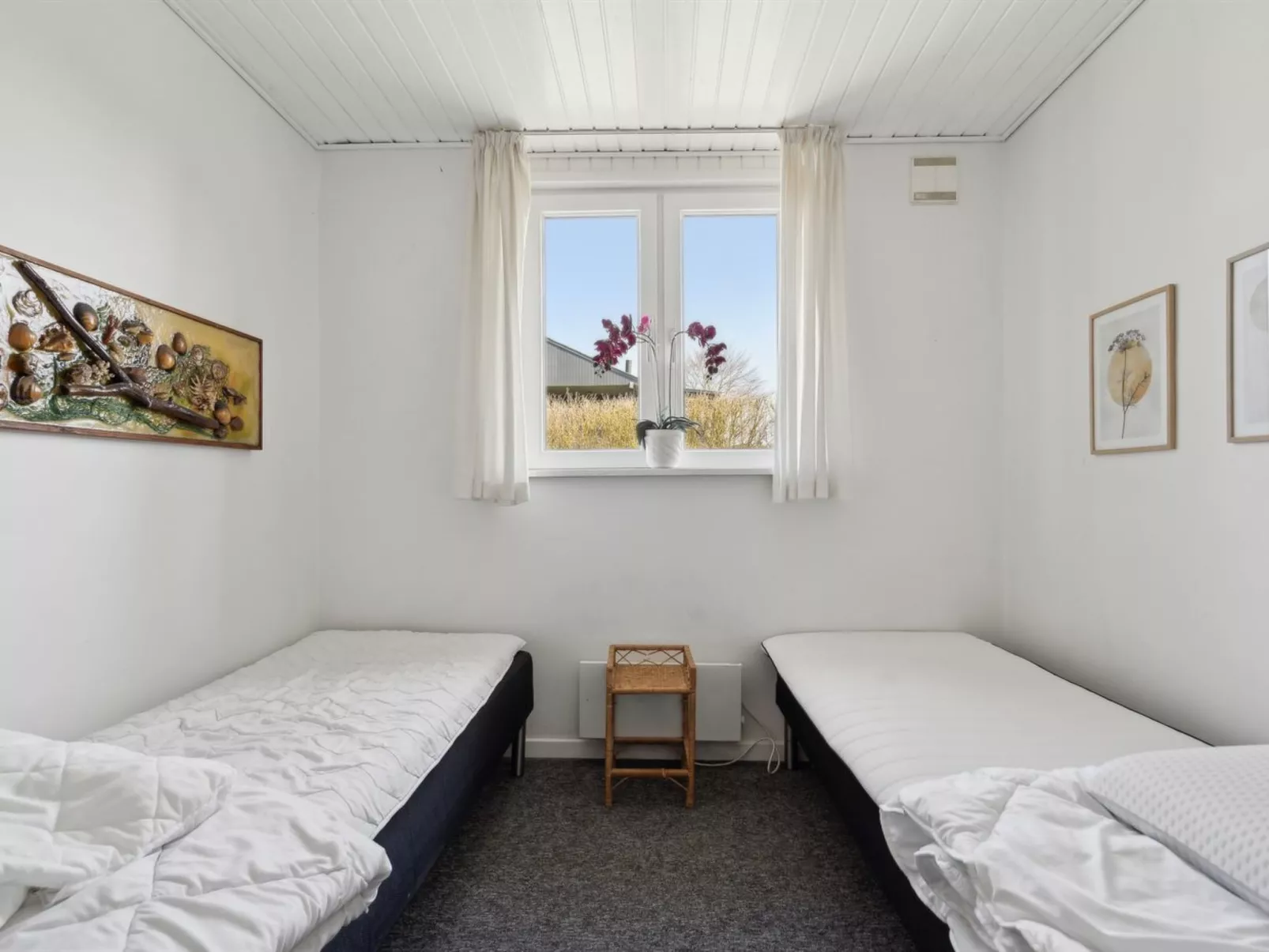 "Vemund" - 500m from the sea-Binnen