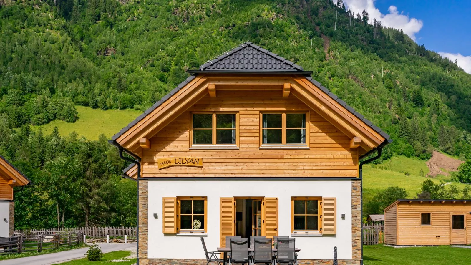 Haus Lilyan-Buitenkant zomer