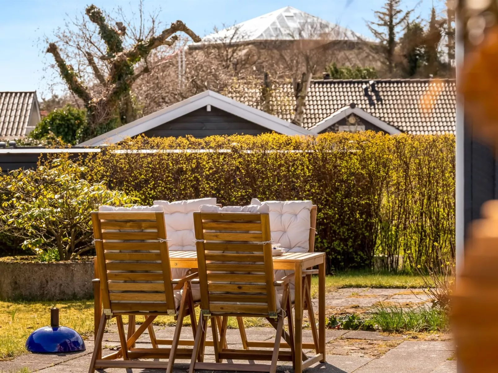 "Bara" -  from the sea-Buiten