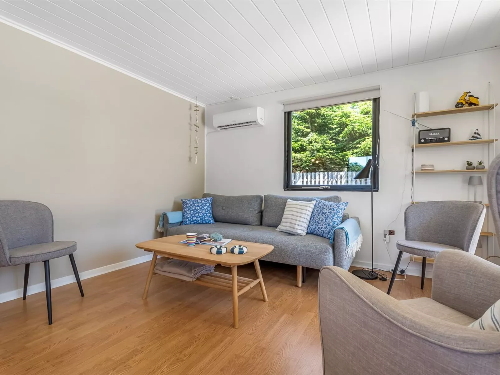 "Dorit" - 900m from the sea-Binnen