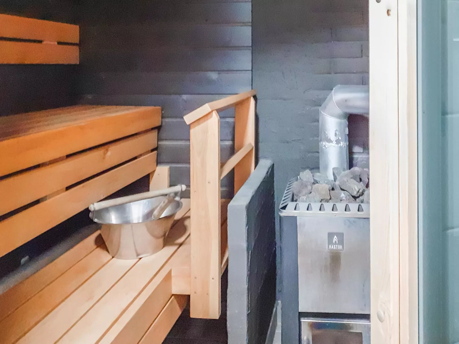 Kaukosaaren ahonlaita-Binnen